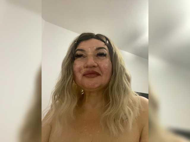 SVETIKBOMBOCHKA live cam on BongaCams