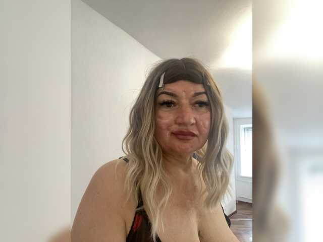 SVETIKBOMBOCHKA live cam on BongaCams