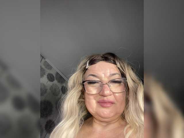 SVETIKBOMBOCHKA live cam on BongaCams