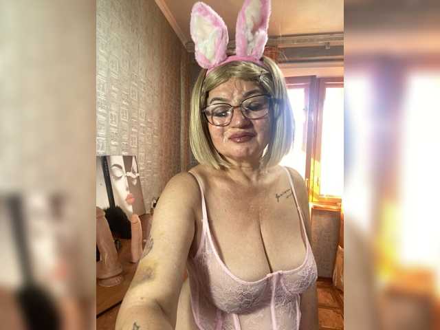 SVETIKBOMBOCHKA live cam on BongaCams