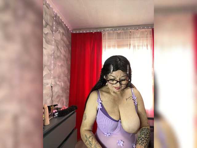 SVETIKBOMBOCHKA live cam on BongaCams