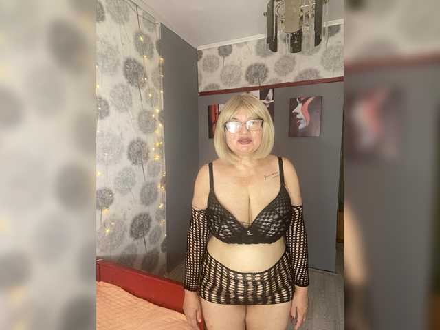 SVETIKBOMBOCHKA live cam
