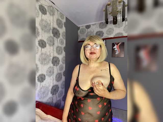 SVETIKBOMBOCHKA live cam on BongaCams