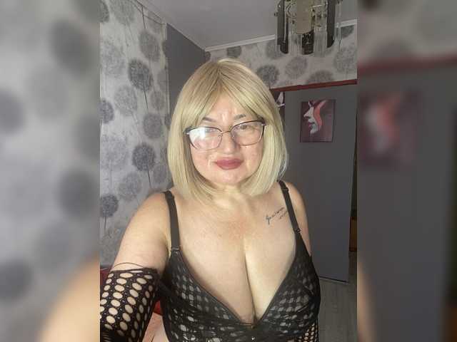 SVETIKBOMBOCHKA live cam on BongaCams