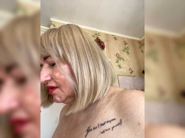 SVETIKBOMBOCHKA live cam on BongaCams
