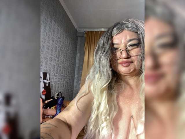 SVETIKBOMBOCHKA live cam on BongaCams
