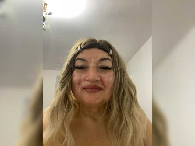 SVETIKBOMBOCHKA live cam on BongaCams