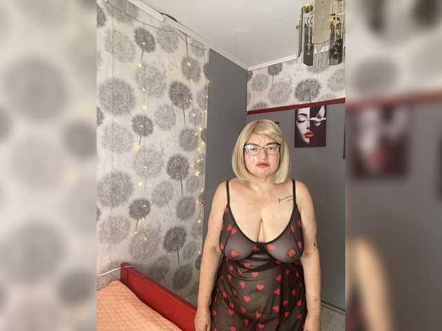 SVETIKBOMBOCHKA live cam on BongaCams