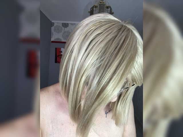 SVETIKBOMBOCHKA live cam on BongaCams