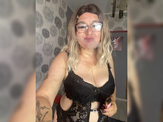 SVETIKBOMBOCHKA live cam on BongaCams