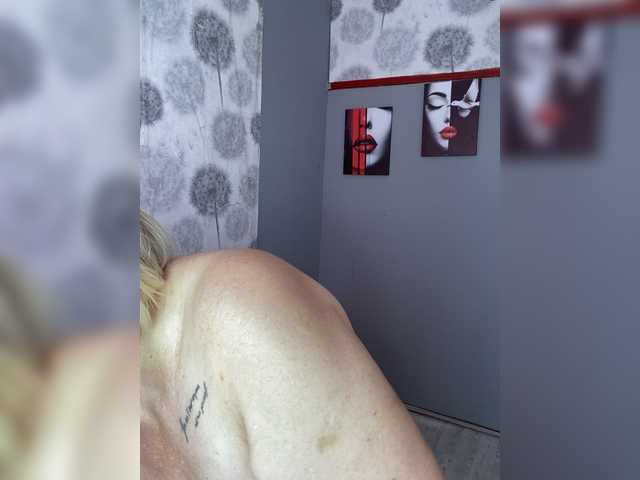 SVETIKBOMBOCHKA live webcam show