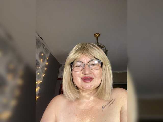 SVETIKBOMBOCHKA live cam