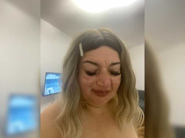 SVETIKBOMBOCHKA live cam