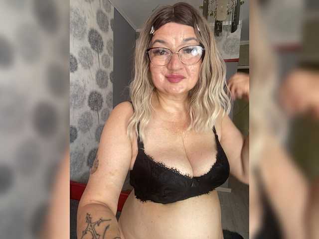 SVETIKBOMBOCHKA live cam on BongaCams