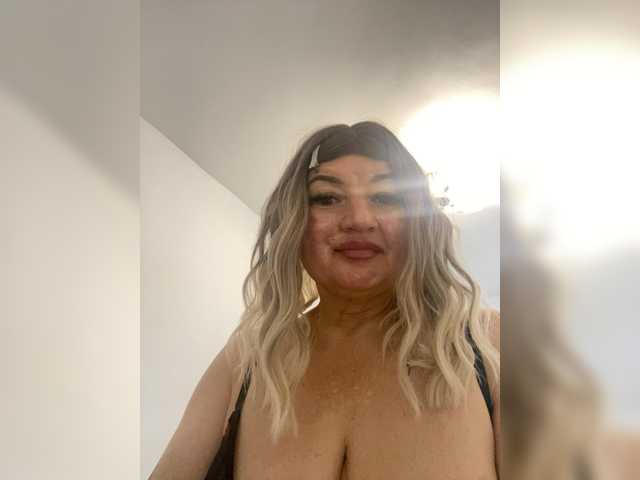 SVETIKBOMBOCHKA live cam on BongaCams