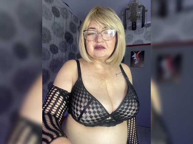 SVETIKBOMBOCHKA live cam on BongaCams