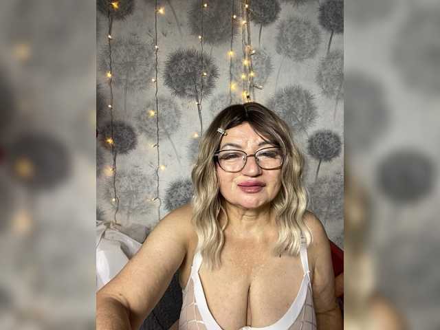 SVETIKBOMBOCHKA live cam on BongaCams