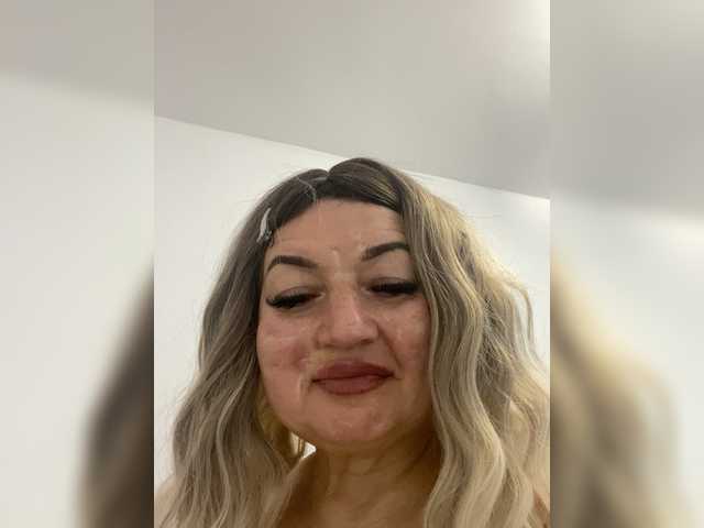 SVETIKBOMBOCHKA live cam