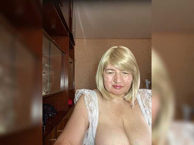 SVETIKBOMBOCHKA live cam on BongaCams
