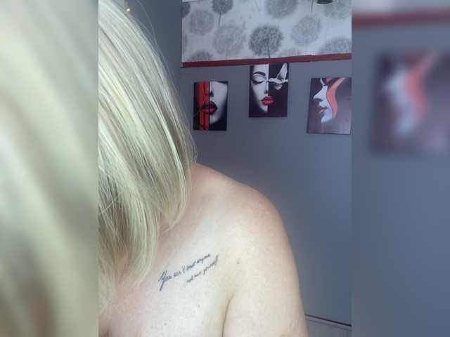 SVETIKBOMBOCHKA live cam on BongaCams