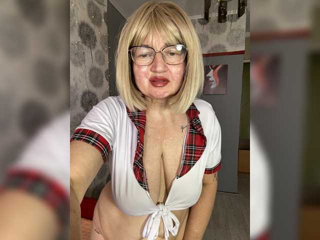 SVETIKBOMBOCHKA live cam on BongaCams