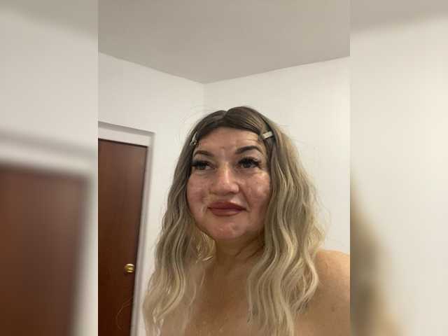 SVETIKBOMBOCHKA live cam on BongaCams