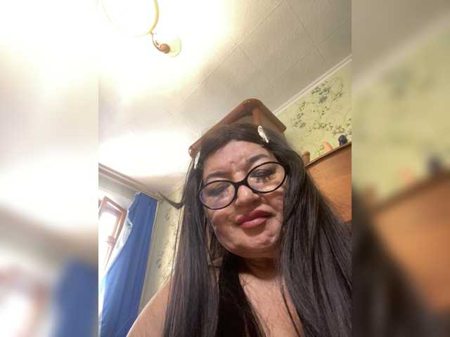 SVETIKBOMBOCHKA, en directo ahora en BongaCams