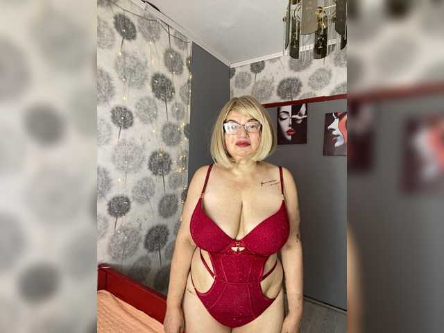 SVETIKBOMBOCHKA live cam on BongaCams