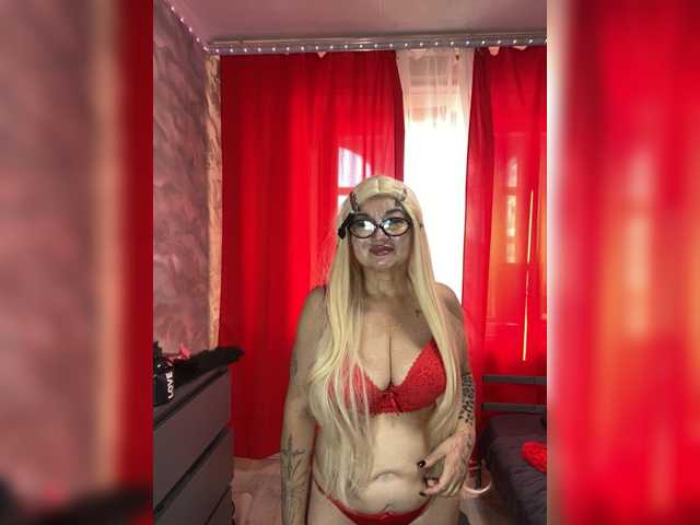 SVETIKBOMBOCHKA webcam model