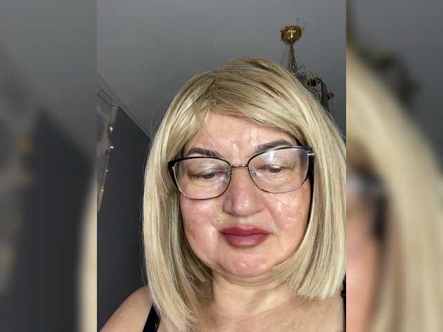SVETIKBOMBOCHKA live webcam show
