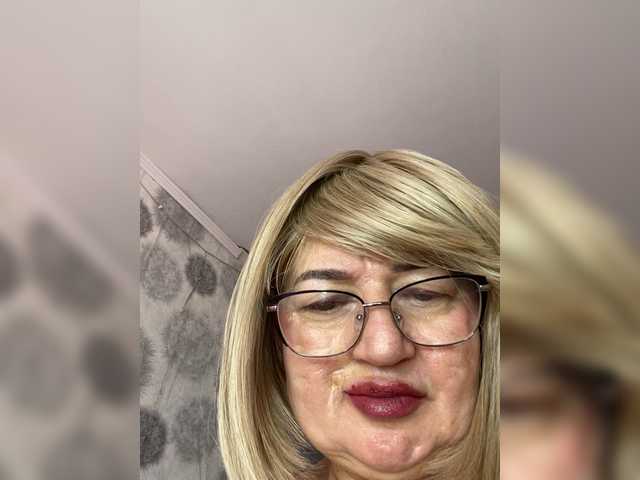 SVETIKBOMBOCHKA live webcam show