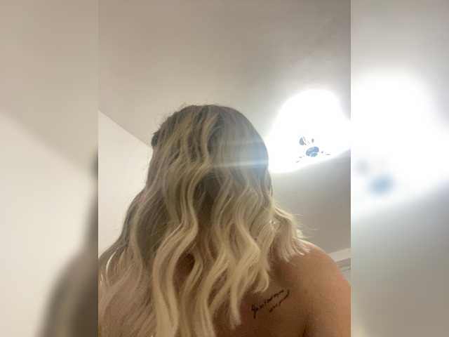 SVETIKBOMBOCHKA live cam on BongaCams
