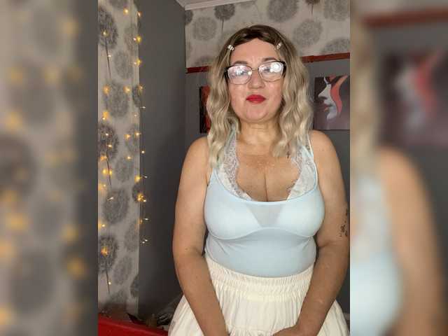 SVETIKBOMBOCHKA live cam on BongaCams
