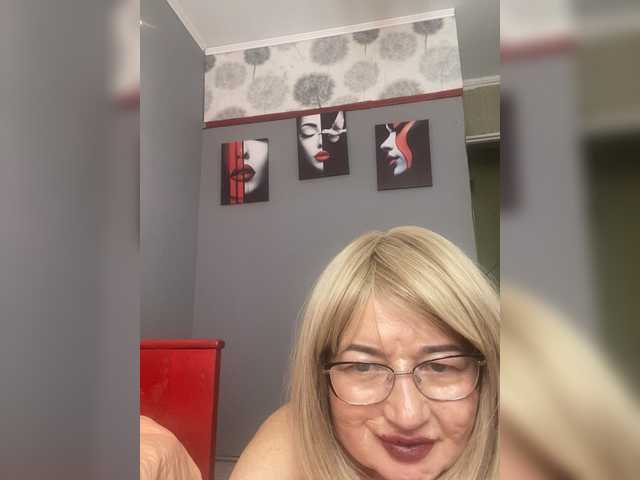 SVETIKBOMBOCHKA live cam on BongaCams