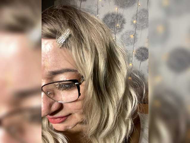 SVETIKBOMBOCHKA live cam on BongaCams