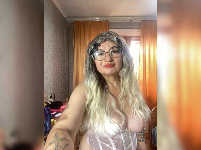 SVETIKBOMBOCHKA live cam on BongaCams