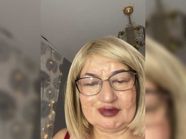 SVETIKBOMBOCHKA live cam on BongaCams
