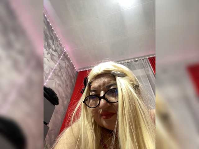 SVETIKBOMBOCHKA live cam on BongaCams