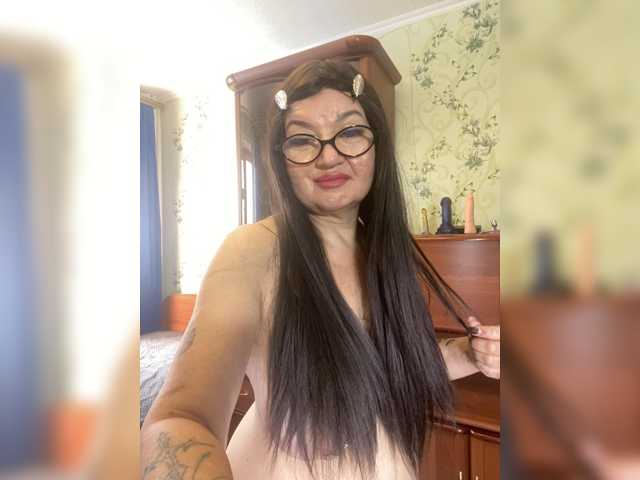 SVETIKBOMBOCHKA, en directo ahora en BongaCams