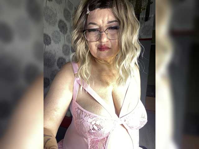 SVETIKBOMBOCHKA live cam on BongaCams