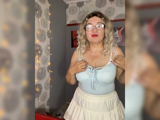 SVETIKBOMBOCHKA live cam on BongaCams