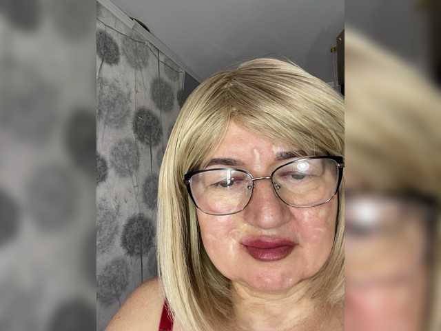 SVETIKBOMBOCHKA live webcam show