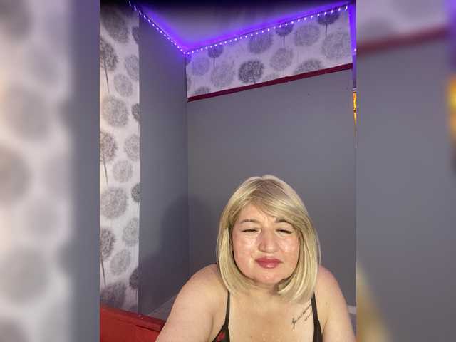 SVETIKBOMBOCHKA live cam on BongaCams