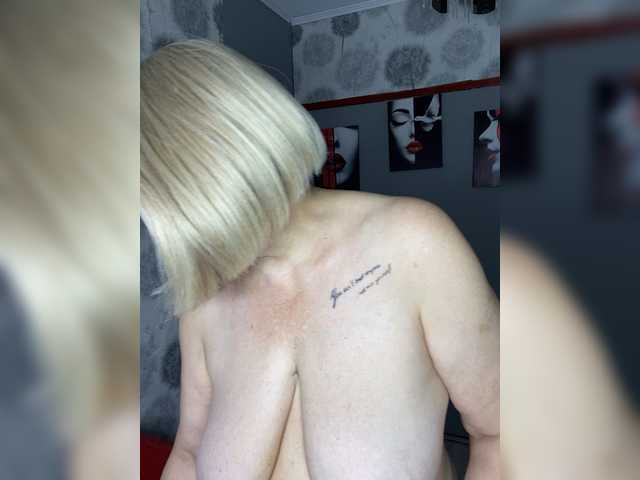SVETIKBOMBOCHKA live webcam show