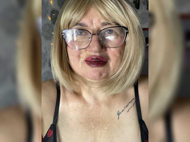 SVETIKBOMBOCHKA live webcam show