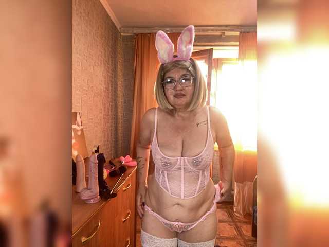 SVETIKBOMBOCHKA live cam on BongaCams
