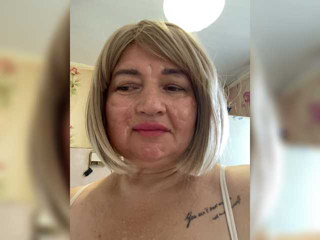 SVETIKBOMBOCHKA live cam on BongaCams