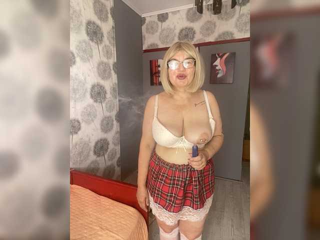 SVETIKBOMBOCHKA live cam on BongaCams