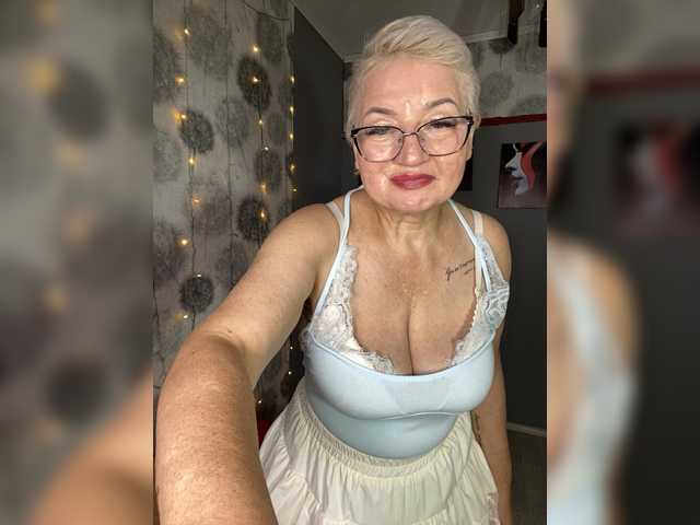 SVETIKBOMBOCHKA live cam on BongaCams