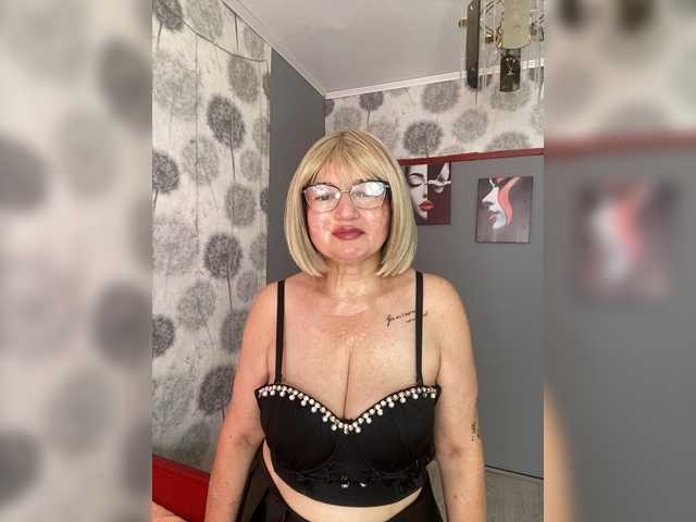 SVETIKBOMBOCHKA live cam on BongaCams